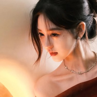 笼中女